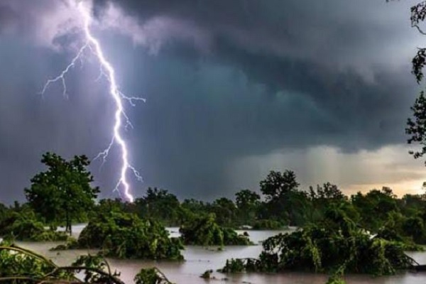 रांचीः दोपहर 2 बजे के बाद फिर वज्रपात और तूफान के आसार