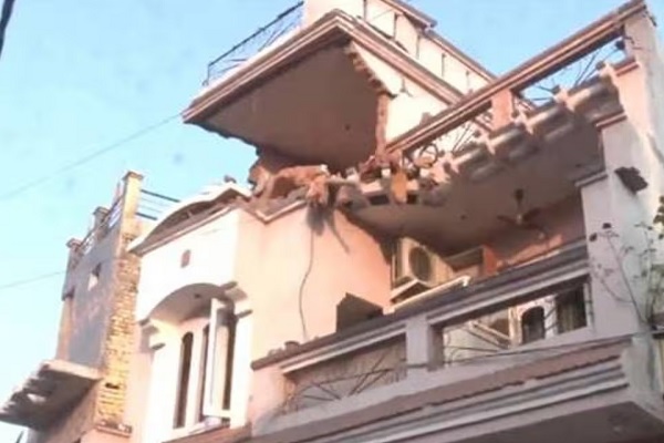 पाकिस्तान ने जम्मू कश्मीर के राजौरी में ADDC के घर पर की गोलाबारी, अधिकारी की मौत