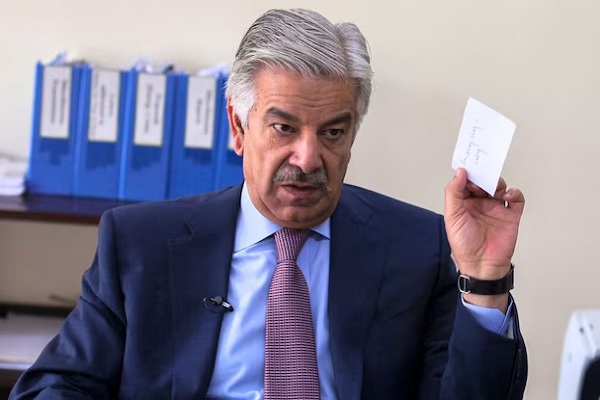 पाकिस्तान के बदले सुर, रक्षामंत्री ख्वाजा आसिफ बोले – भारत रोक दे हमला तो हम भी कोई एक्शन नहीं लेंगे