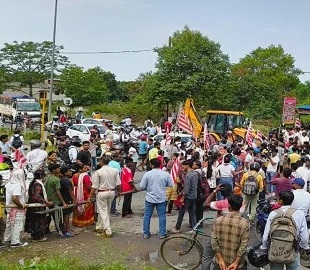 सिरमटोली फ्लाईओवर रैंप विवाद को लेकर रांची के कांके, टाटीसिल्वे सहित कई इलाकों में प्रदर्शन