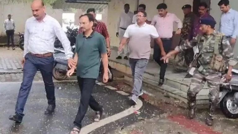 झारखंड शराब घोटाला: ऑटोमोबाइल व्यवसायी विनय कुमार सिंह के खिलाफ गिरफ्तारी वारंट जारी