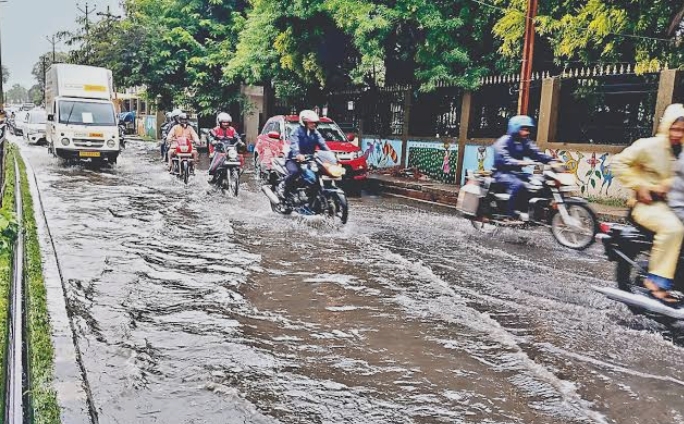 रांची के कांके रोड और न्यू पुंदाग में जलजमाव ने बढ़ाई परेशानी
