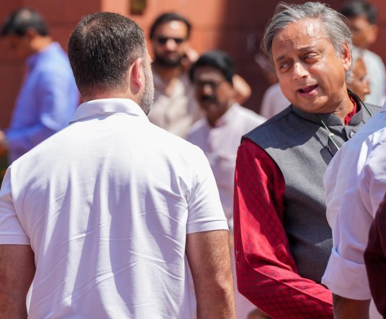 भारत-अमेरिका व्यापार संबंध अहम, ट्रंप की टिप्पणी पर थरूर बोले – ‘वार्ताकारों का करें समर्थन’