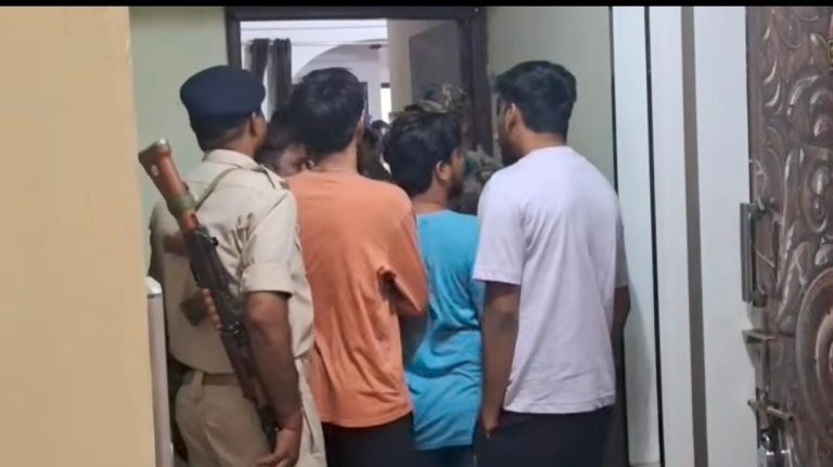 रेंट पर दिया फ्लैट…CCL अफसर ने जमाया कब्जा, कोर्ट के आदेश पर वापस मिला