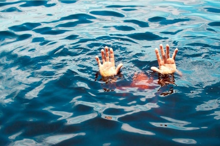 Dhanbad News: खेल-खेल में तालाब में गिरे दो बच्चे, मौत