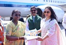 रांची में राष्ट्रपति का स्वागत : जमशेदपुर में धार्मिक कार्यक्रम में हुईं शामिल, छात्रों से भी संवाद