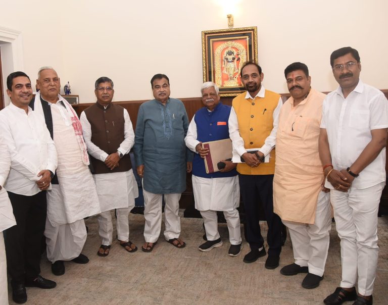 CRF फंड से 15 सड़क परियोजनाओं को मिली मंजूरी, गडकरी से मिला झारखंड बीजेपी का प्रतिनिधिमंडल