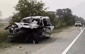 भीषण सड़क दुर्घटना में पांच की मौत, रांची से गोरखपुर लौट रहा था परिवार