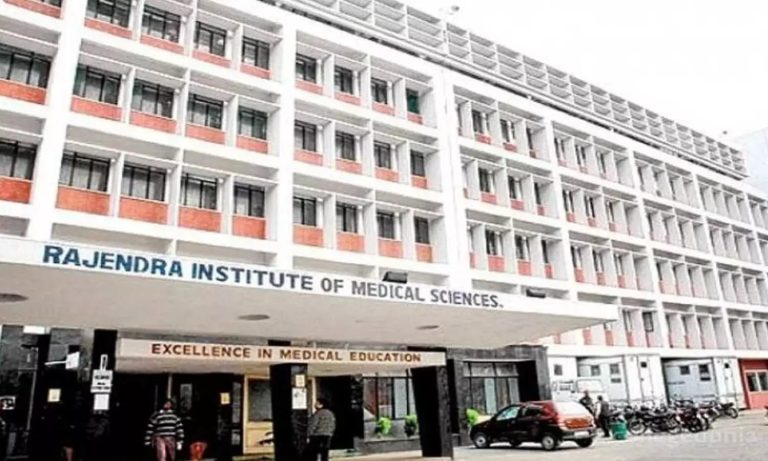 RIMS में भर्ती मरीजों का आरोप, परोसे गए खराब खाने से बिगड़ी तबीयत
