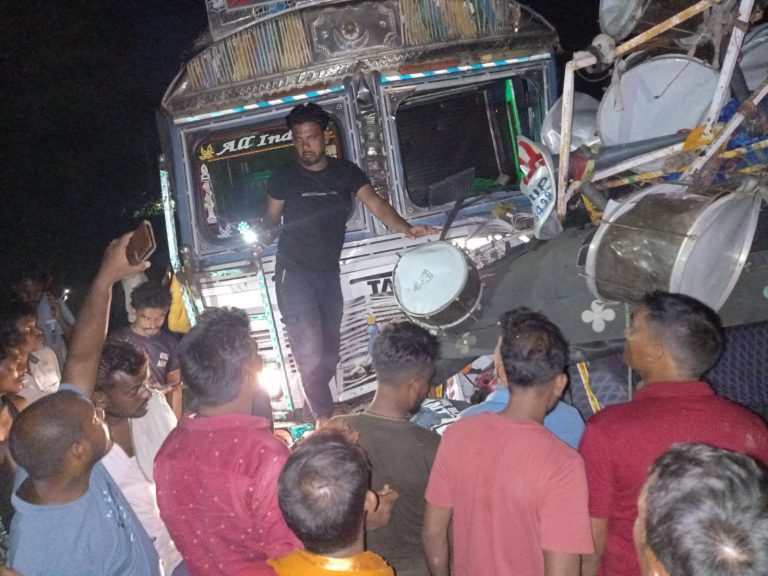रामगढ़ में भीषण सड़क हादसा, ट्रक और सवारी वाहन की टक्कर में 7 की मौत